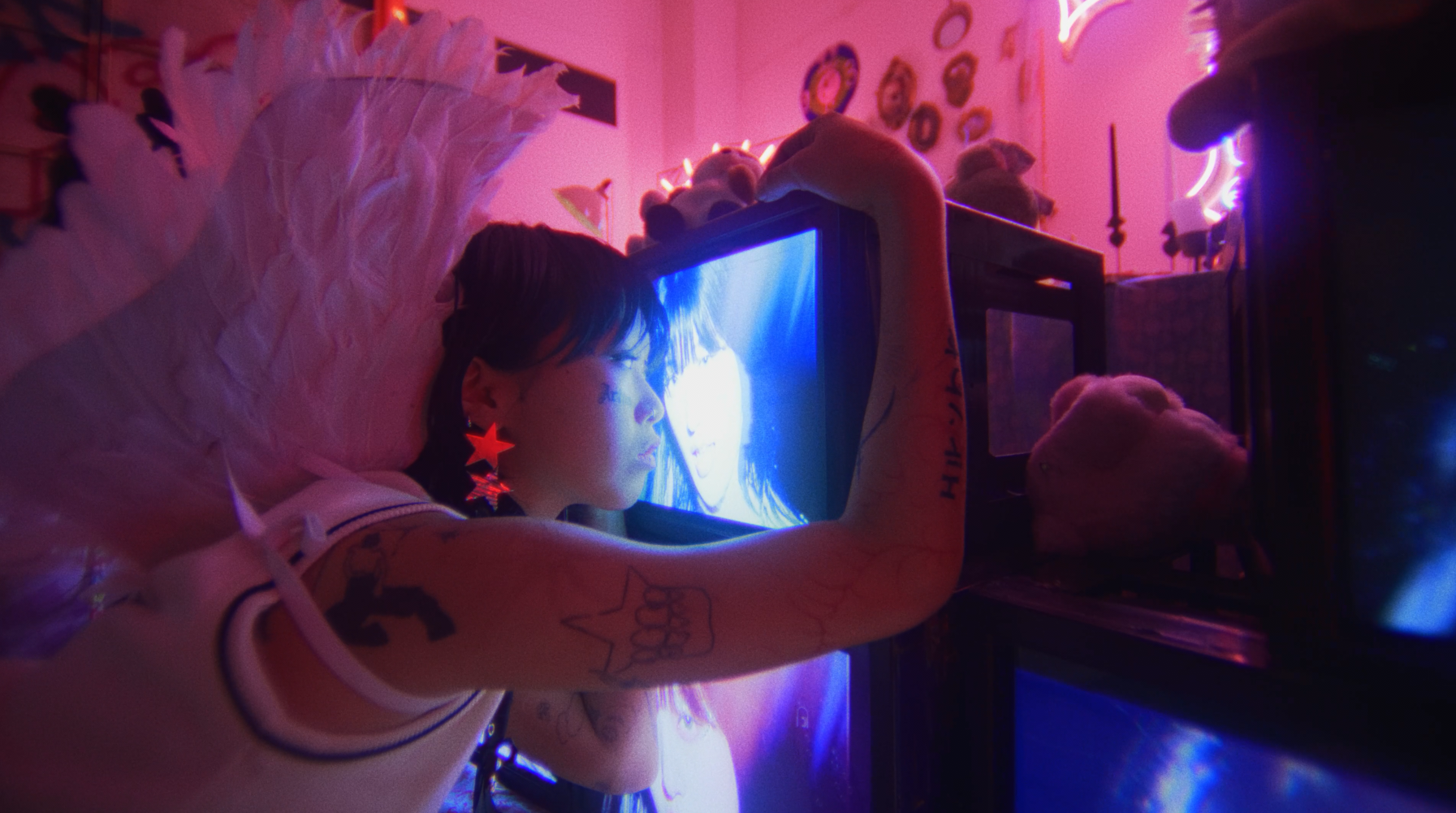 one of the girls in the ARTMS virtual angel music video pressing her face to a CRT television with choerry singing on the screen